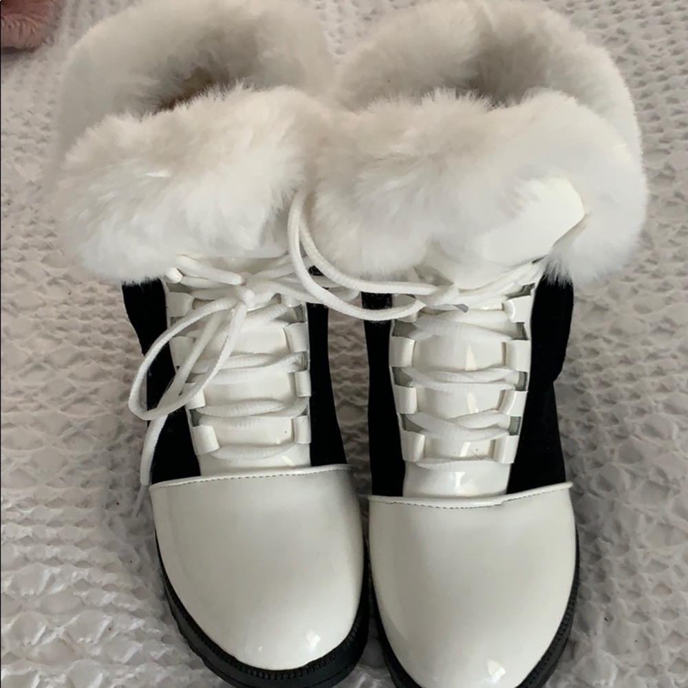 COPY - Size 7 White Boots/Boutique Posh